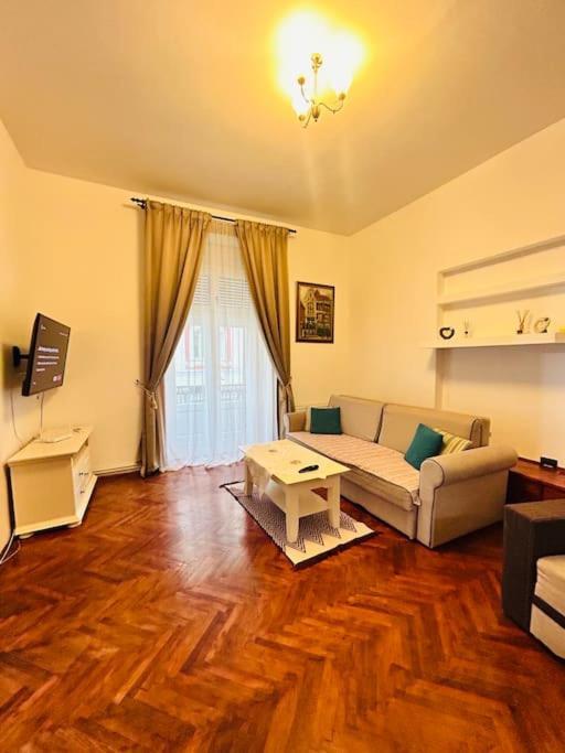 Appartamento Hidden Gem In The Old Town Timisoara Esterno foto